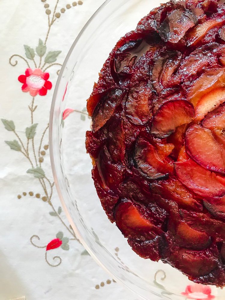 Torta rovesciata alle susine dalla Patagonia