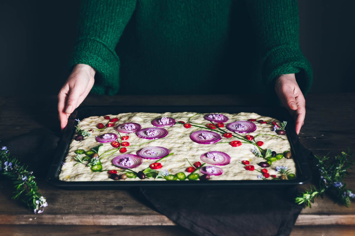 Come decorare una focaccia con le verdure