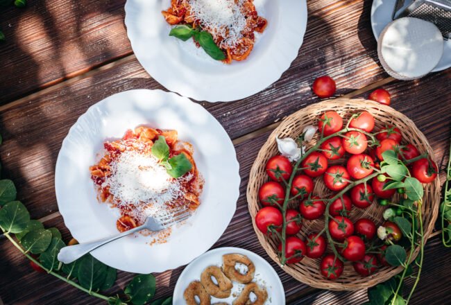 Orecchiette di grano duro con salsa al pomodoro e basilico