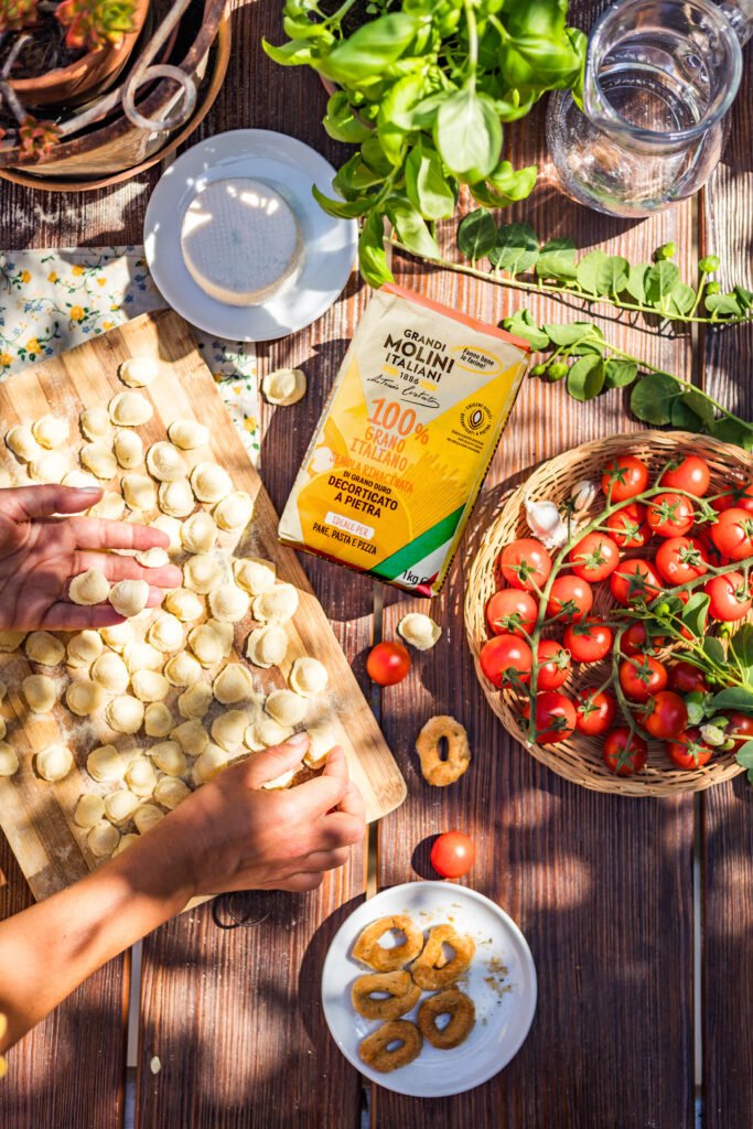 Orecchiette di grano duro con salsa al pomodoro e basilico