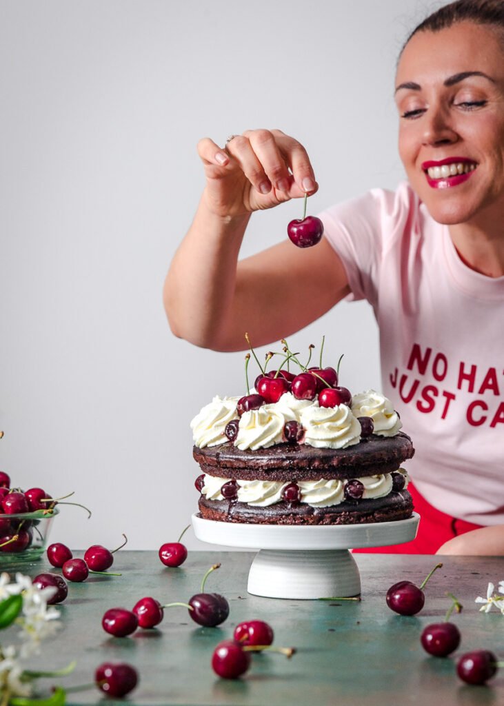 Torta al cioccolato e ciliegie