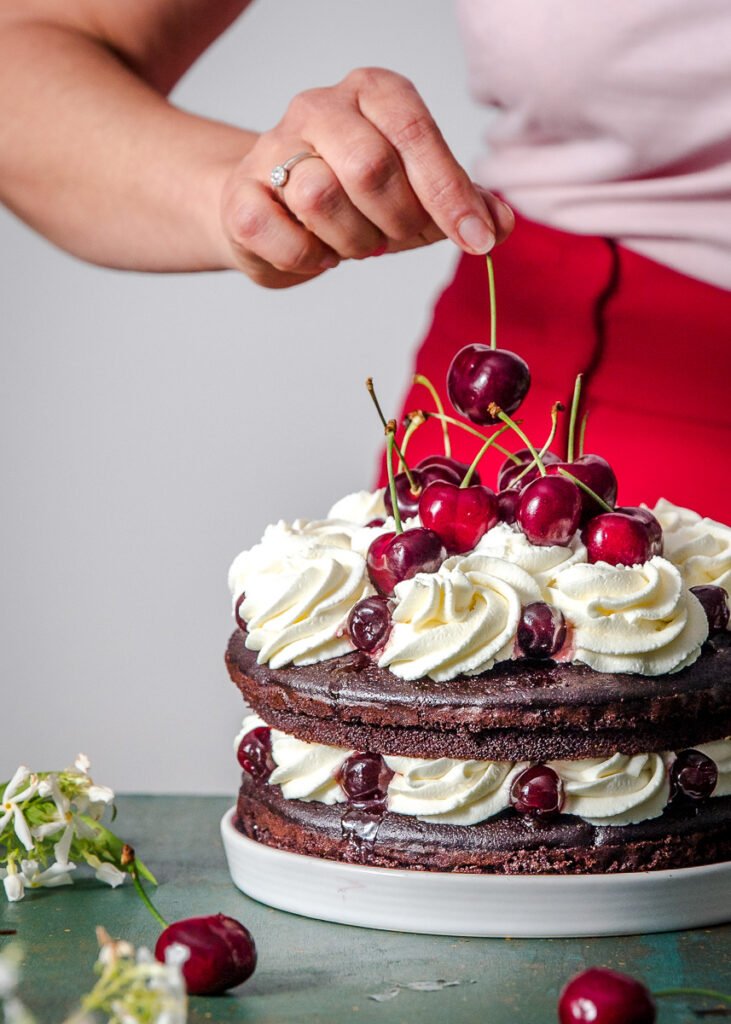 Torta al cioccolato e ciliegie