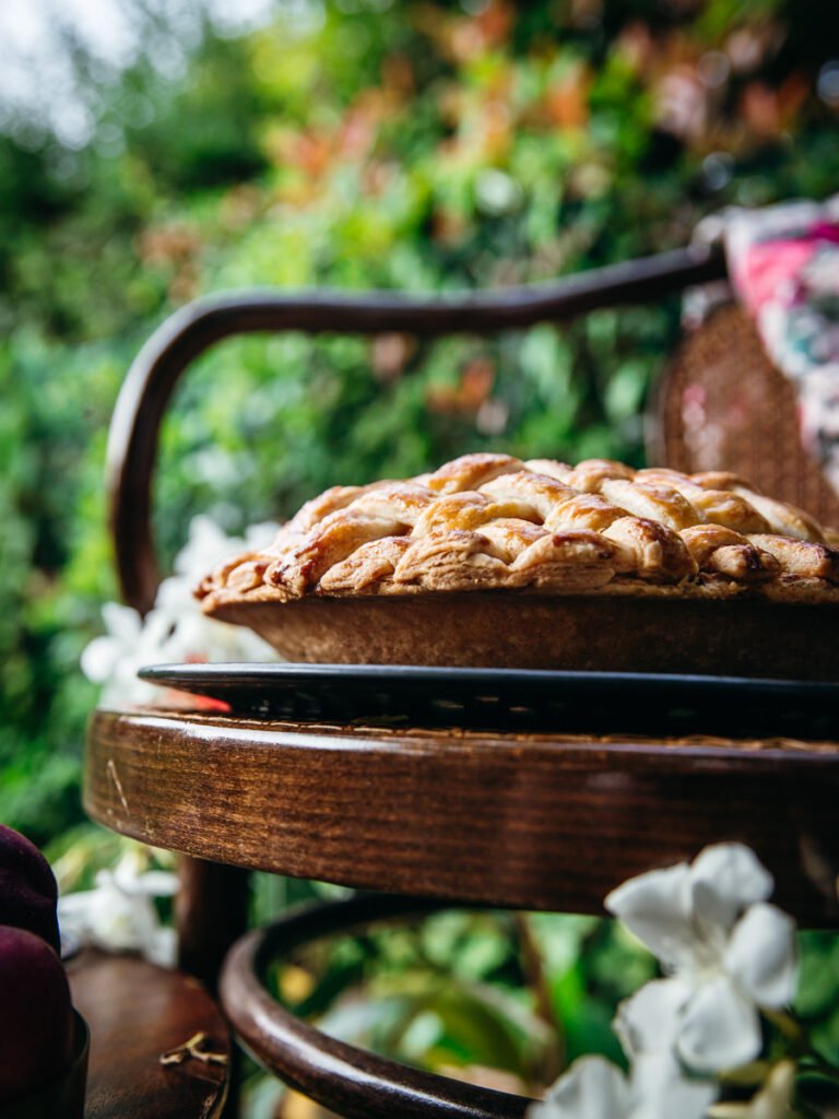 Pie di pesche intera con intreccio