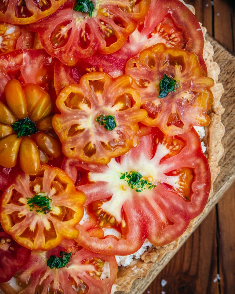 Ricette estive: la Tarte ai pomodori, ricotta e pesto di prezzemolo