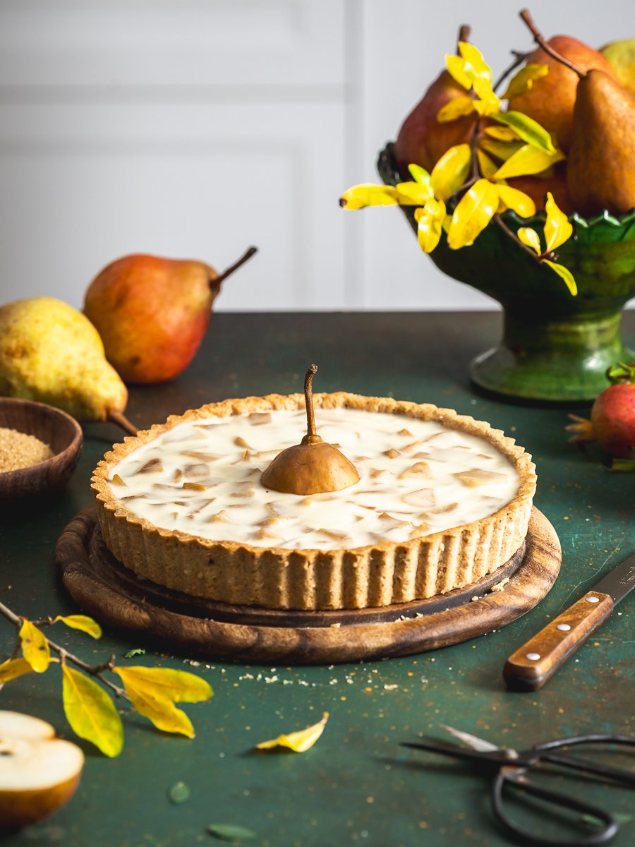 Crostata con pasta frolla alla pera e panna cotta al cocco (veg)