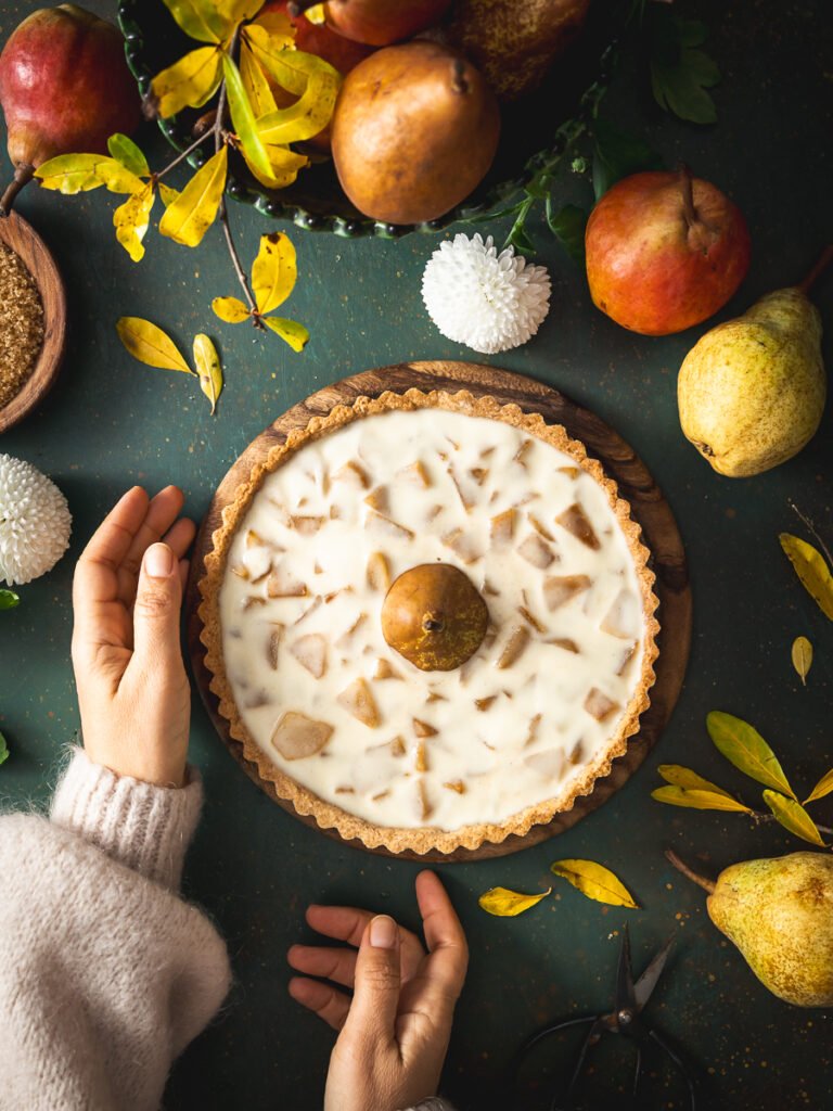 Crostata con pasta frolla alla pera e panna cotta al cocco (veg)