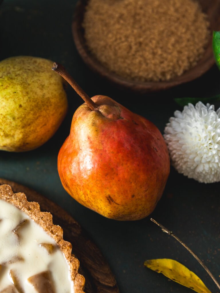 Pere cotte per la crostata con frolla alla pera