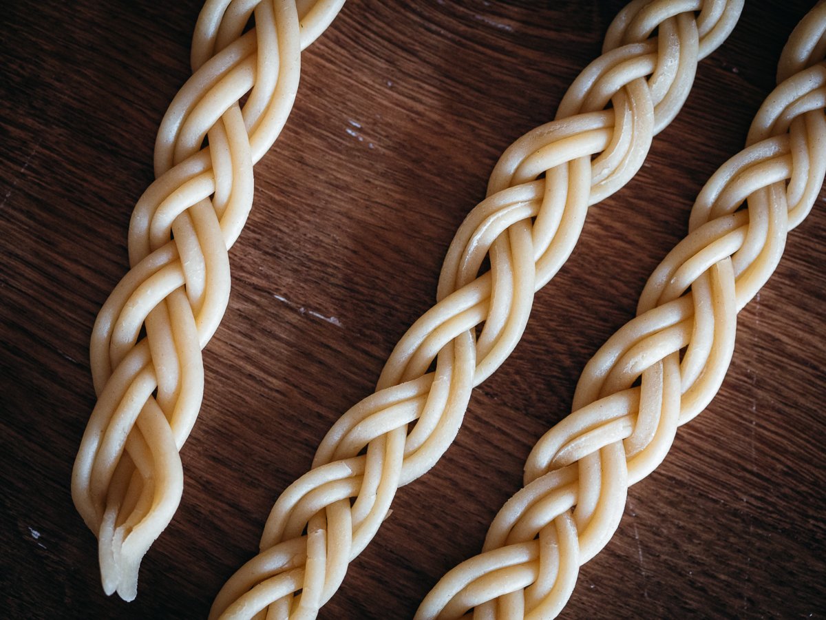 Trecce decorative per pie con pasta frolla